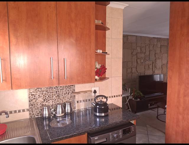 2 BEDROOM FREEHOLD FOR SALE IN CLAYVILLE